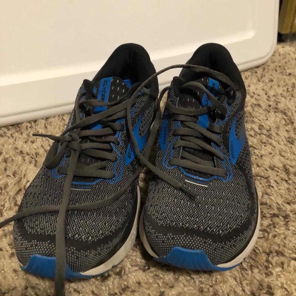 Brooks tennis shoes